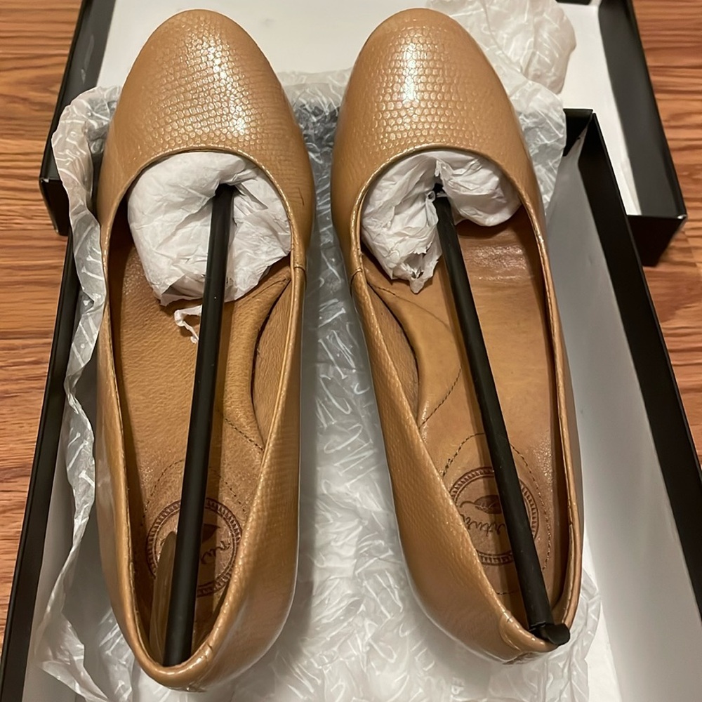 tan color, 3 inches pump with round head high heels.